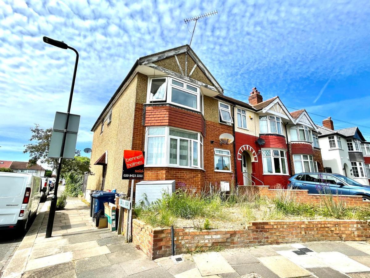 No2326 Tree-Hole Apartment Northolt  Exterior photo